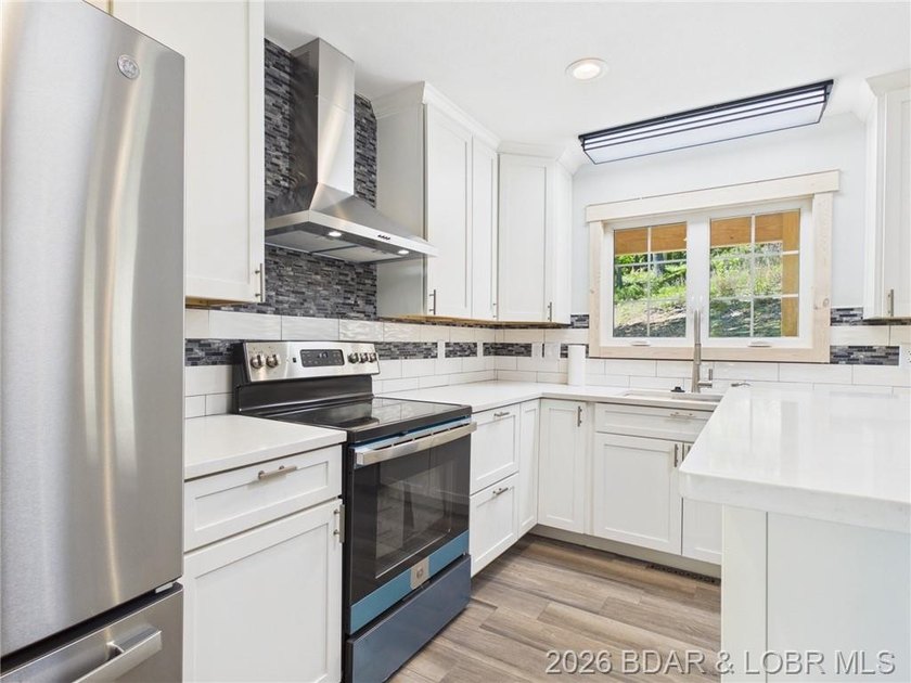 MOTIVATED SELLER!! This brand-new custom home sits on 3.05 - photo 22