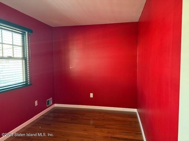 Welcome to 133 Northfield Ave Semi-attached house Bright and - photo 22