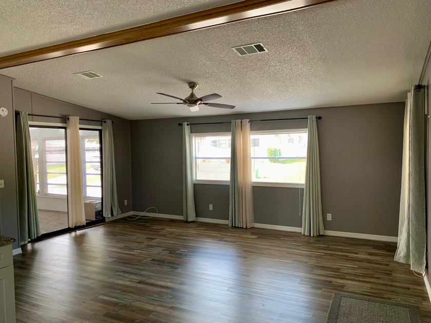 Charming 2 bedroom, 2 bath, 1989 double-wide mobile home is - photo 5