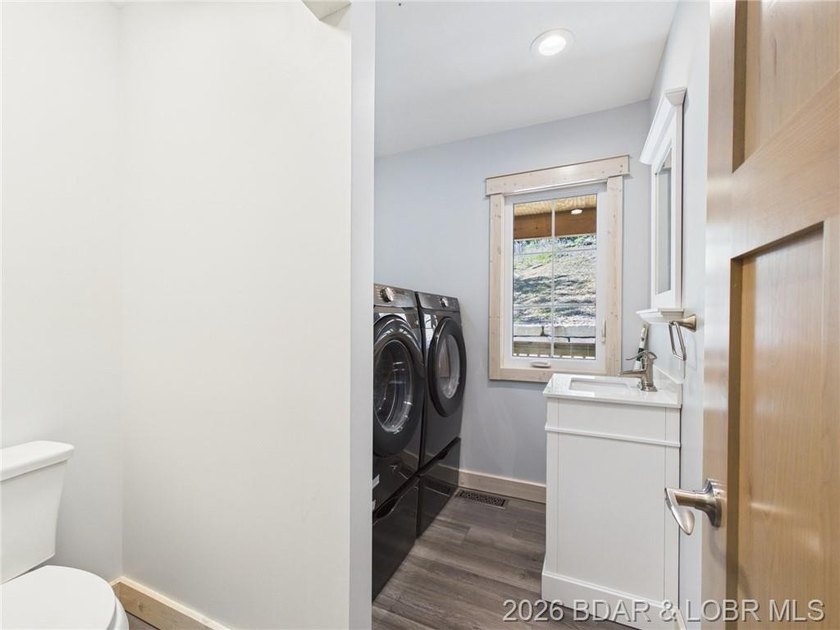 MOTIVATED SELLER!! This brand-new custom home sits on 3.05 - photo 26