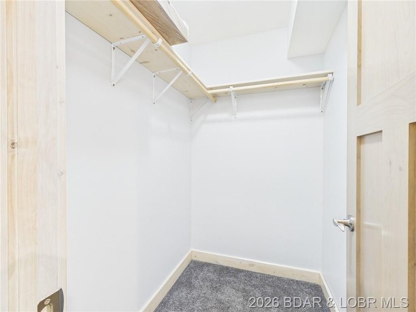 MOTIVATED SELLER!! This brand-new custom home sits on 3.05 - photo 31