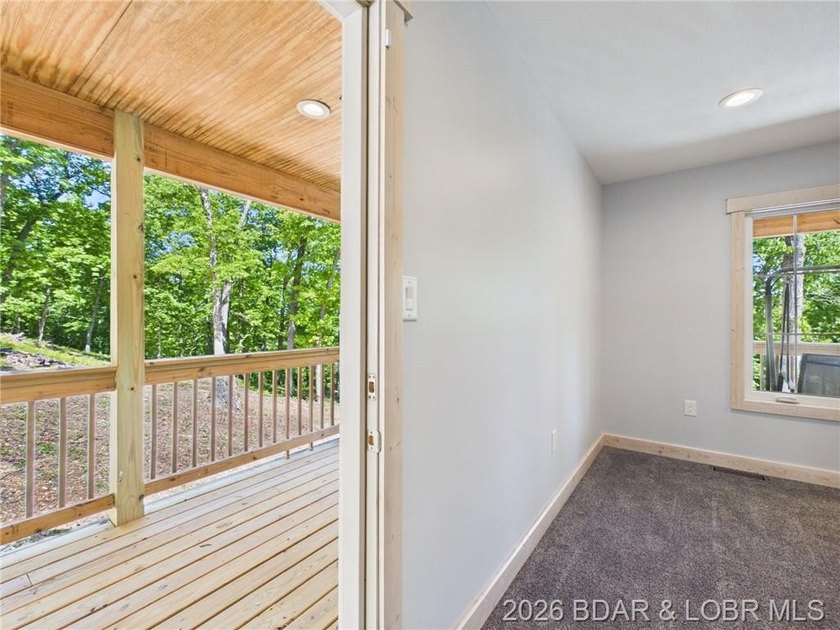 MOTIVATED SELLER!! This brand-new custom home sits on 3.05 - photo 32