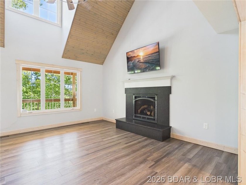 MOTIVATED SELLER!! This brand-new custom home sits on 3.05 - photo 38