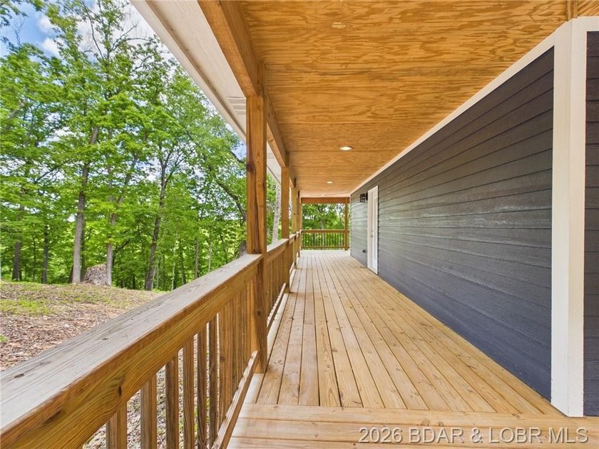 MOTIVATED SELLER!! This brand-new custom home sits on 3.05 - photo 41
