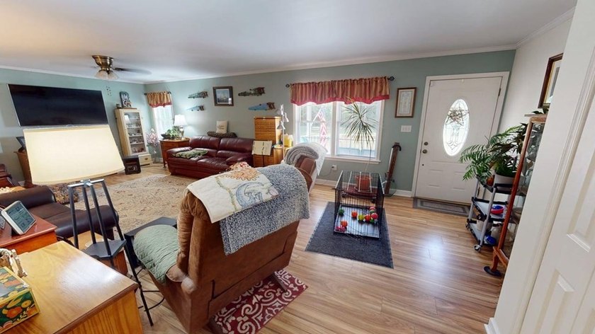 Welcome this well-maintained ranch-style home offering comfort - photo 3