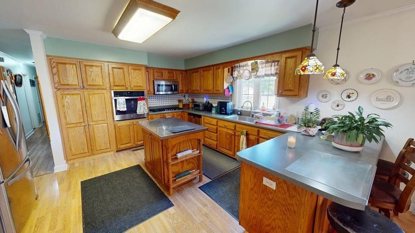 Welcome this well-maintained ranch-style home offering comfort - photo 5