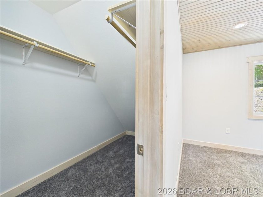 MOTIVATED SELLER!! This brand-new custom home sits on 3.05 - photo 46