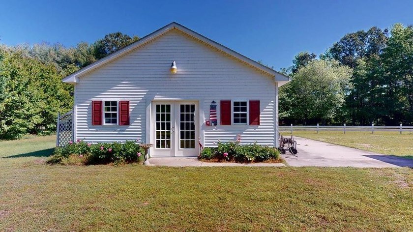 Welcome this well-maintained ranch-style home offering comfort - photo 10