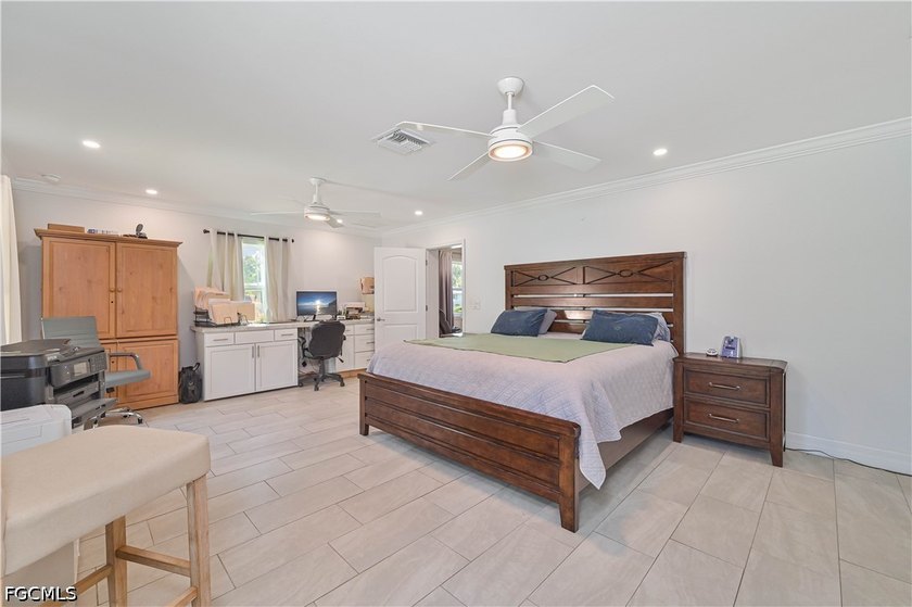 Must-See North Fort Myers Estate on nearly a Half Acre! Gorgeous - photo 38