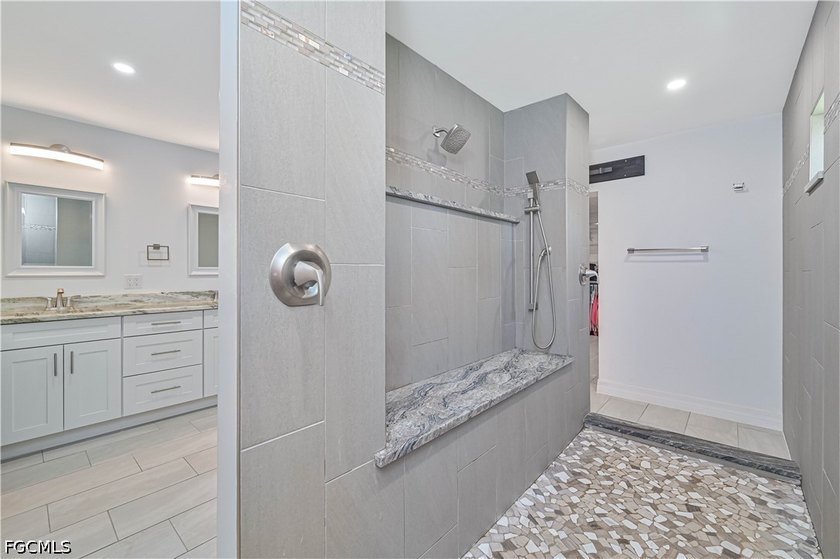 Must-See North Fort Myers Estate on nearly a Half Acre! Gorgeous - photo 42