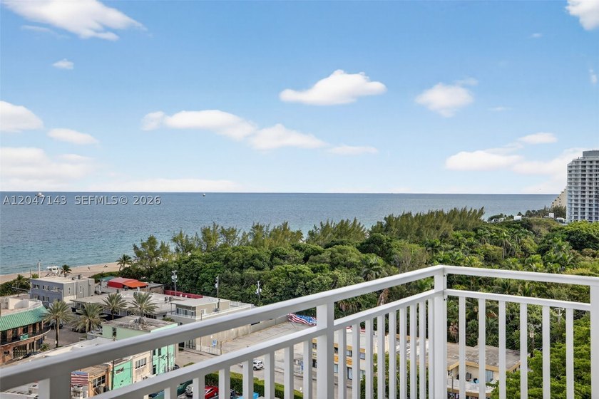 Mesmerizing views from this FULLY RENOVATED corner unit with - photo 12