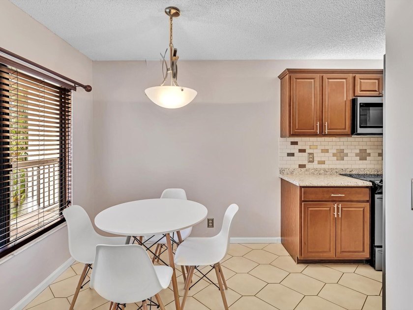 Meticulously maintained 2/2 unit in the picturesque gated and - photo 12