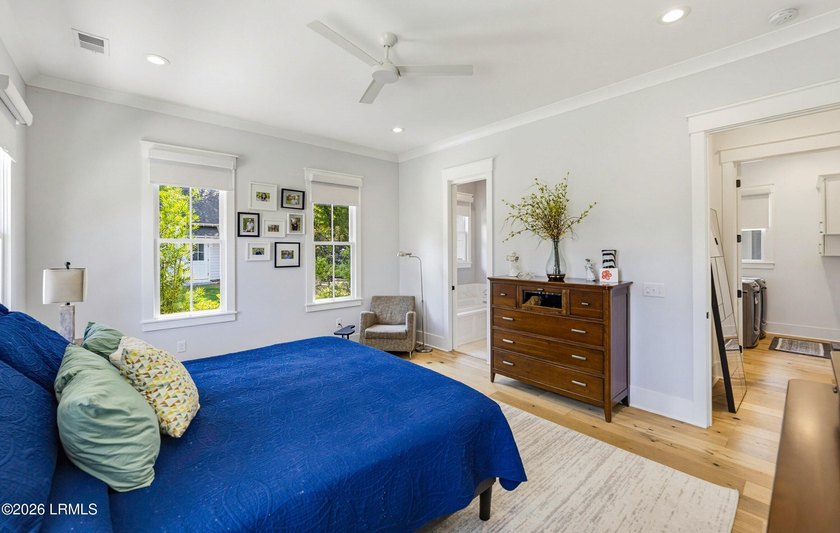 Built in 2021 by Artisan Custom Homes, this beautiful 3-bedroom - photo 27