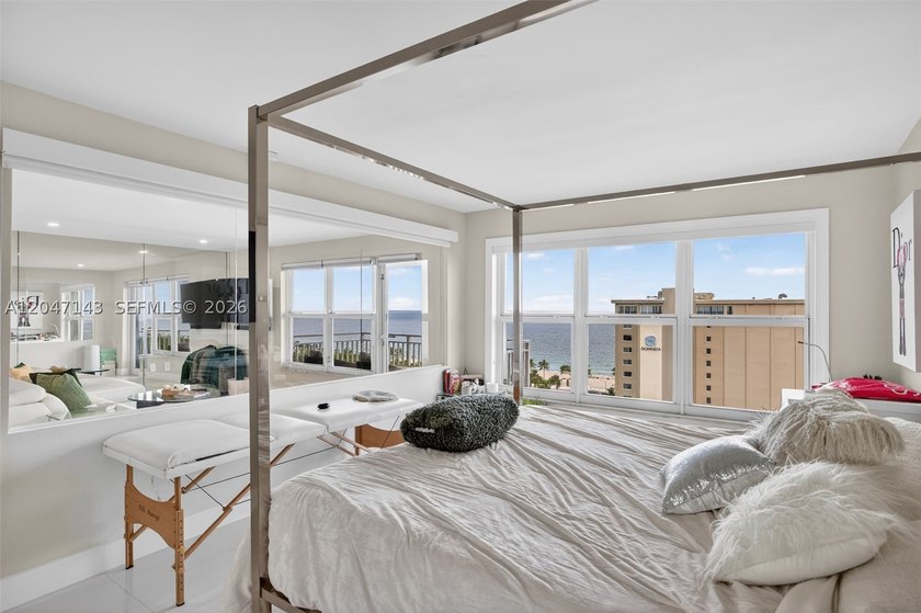 Mesmerizing views from this FULLY RENOVATED corner unit with - photo 28