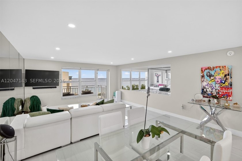 Mesmerizing views from this FULLY RENOVATED corner unit with - photo 29