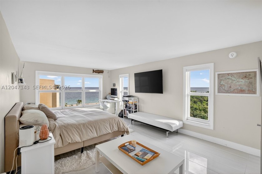 Mesmerizing views from this FULLY RENOVATED corner unit with - photo 32