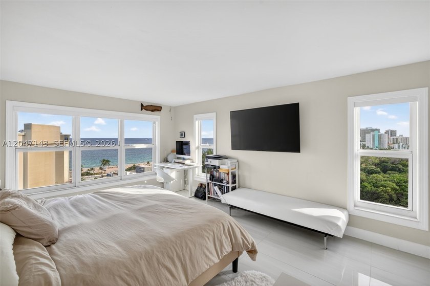 Mesmerizing views from this FULLY RENOVATED corner unit with - photo 33