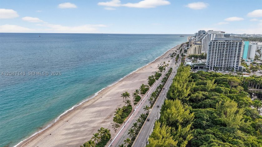 Mesmerizing views from this FULLY RENOVATED corner unit with - photo 39