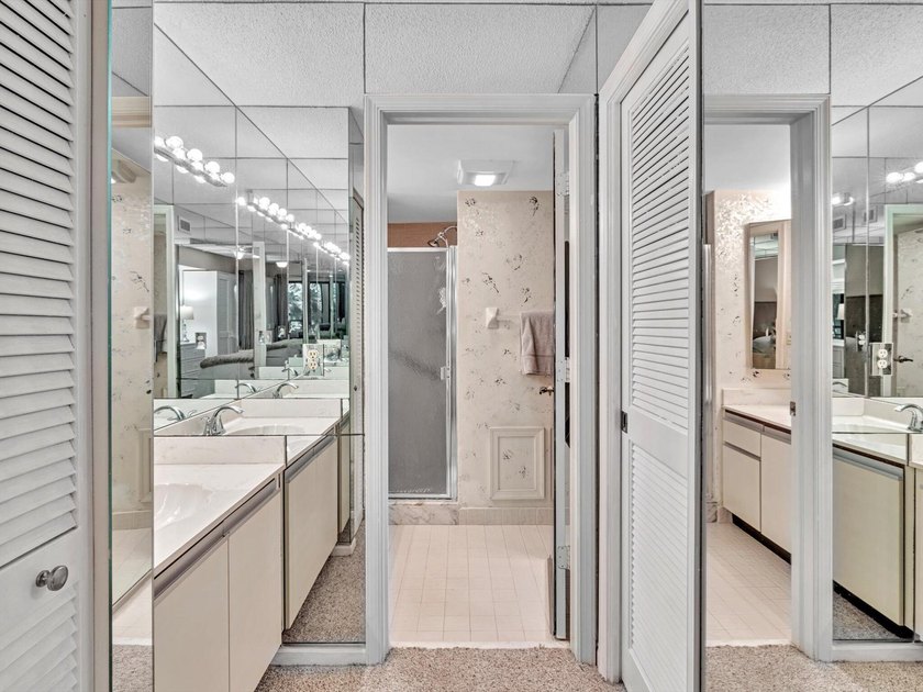 Meticulously maintained 2/2 unit in the picturesque gated and - photo 40