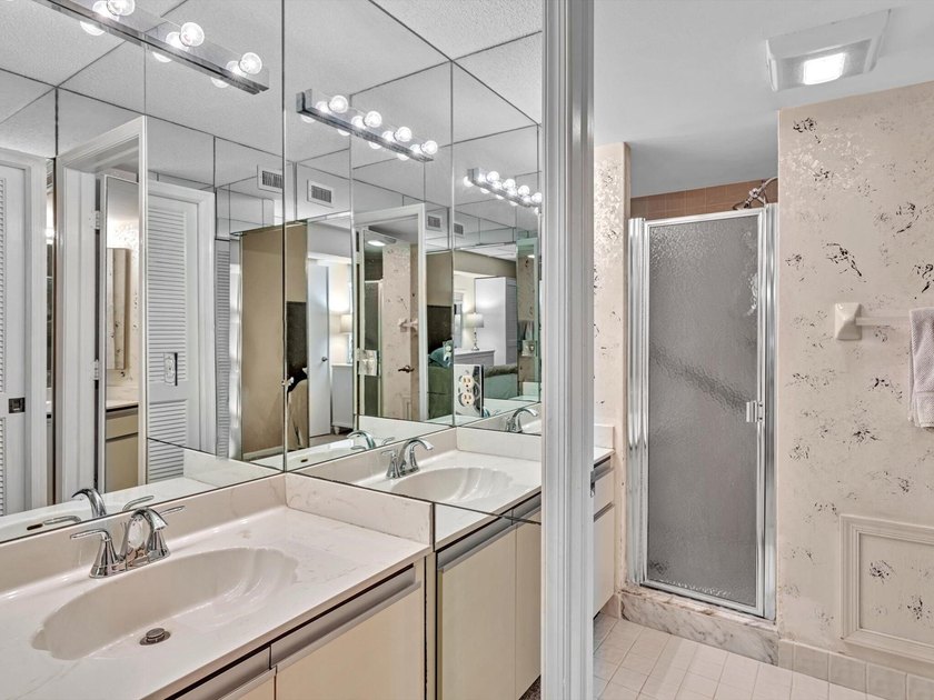Meticulously maintained 2/2 unit in the picturesque gated and - photo 41