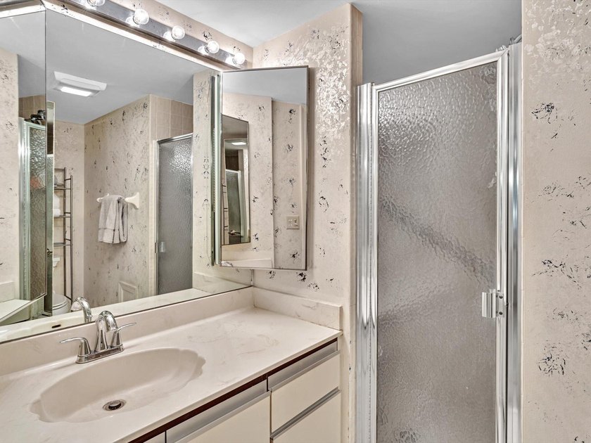Meticulously maintained 2/2 unit in the picturesque gated and - photo 42