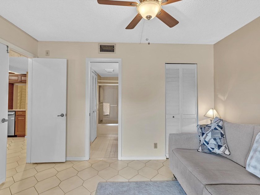 Meticulously maintained 2/2 unit in the picturesque gated and - photo 46