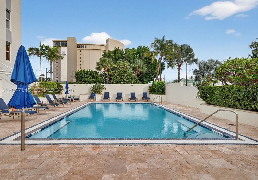 Mesmerizing views from this FULLY RENOVATED corner unit with - photo 47