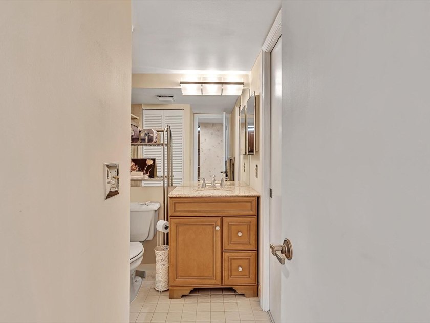 Meticulously maintained 2/2 unit in the picturesque gated and - photo 50