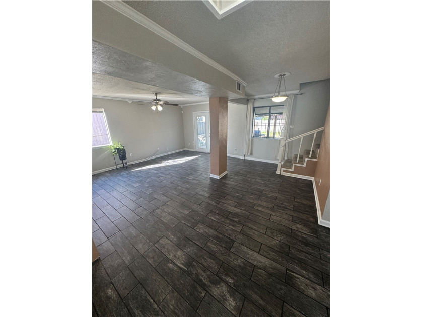 Charming 3 bedroom, 1.5 bath home on a desirable corner lot in - photo 2