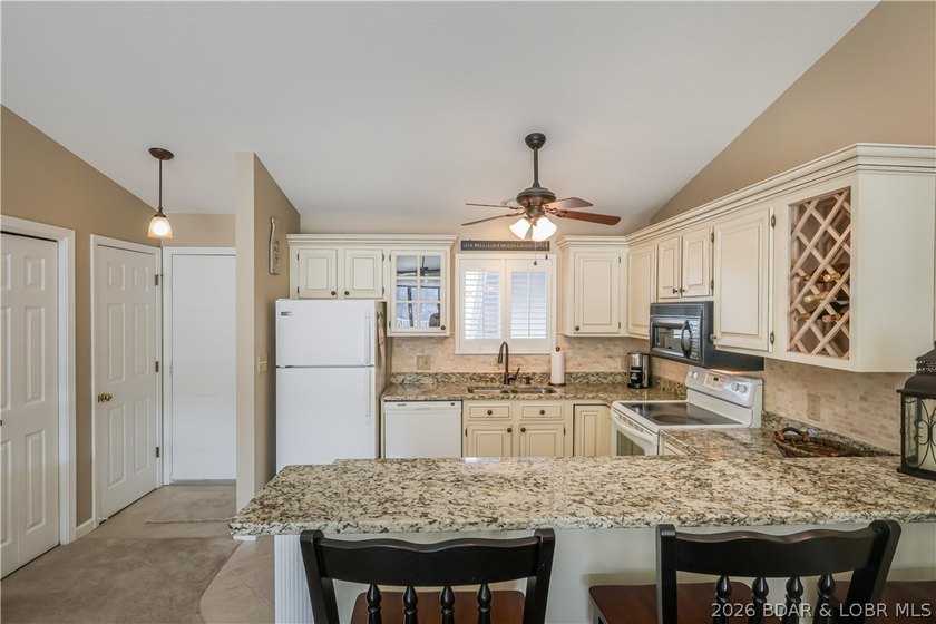 MOTIVATED SELLER - All 2026 Assessments Paid! Fully updated - photo 12