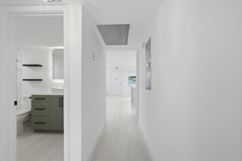 Welcome to this impeccably renovated 2-bedroom, 2-bath residence - photo 21