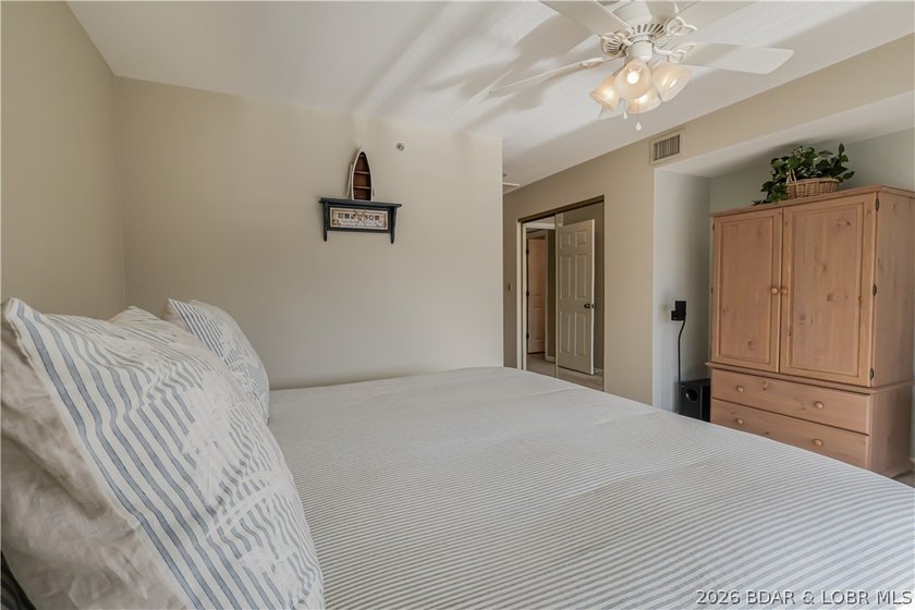 MOTIVATED SELLER - All 2026 Assessments Paid! Fully updated - photo 23