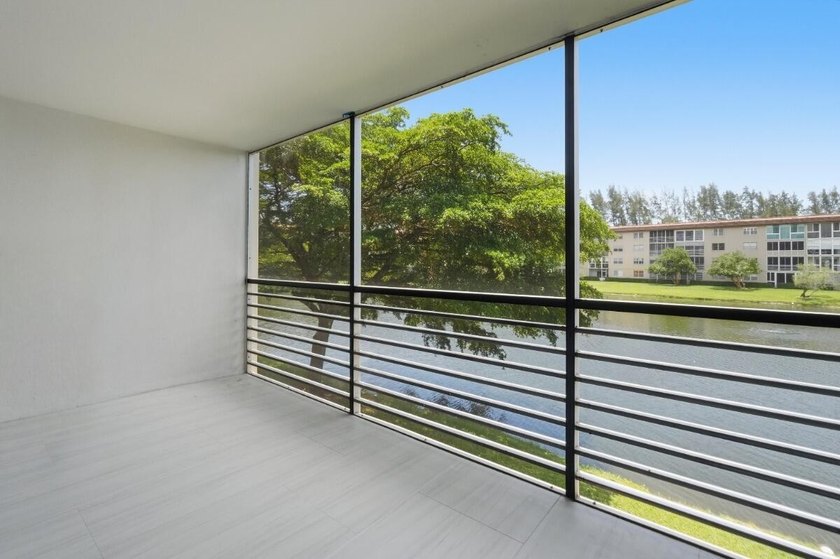 Welcome to this impeccably renovated 2-bedroom, 2-bath residence - photo 26