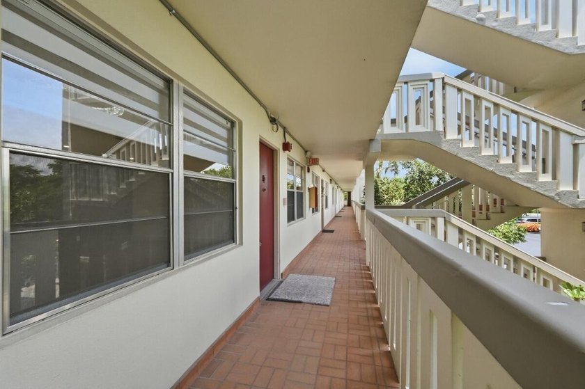 Welcome to this impeccably renovated 2-bedroom, 2-bath residence - photo 28
