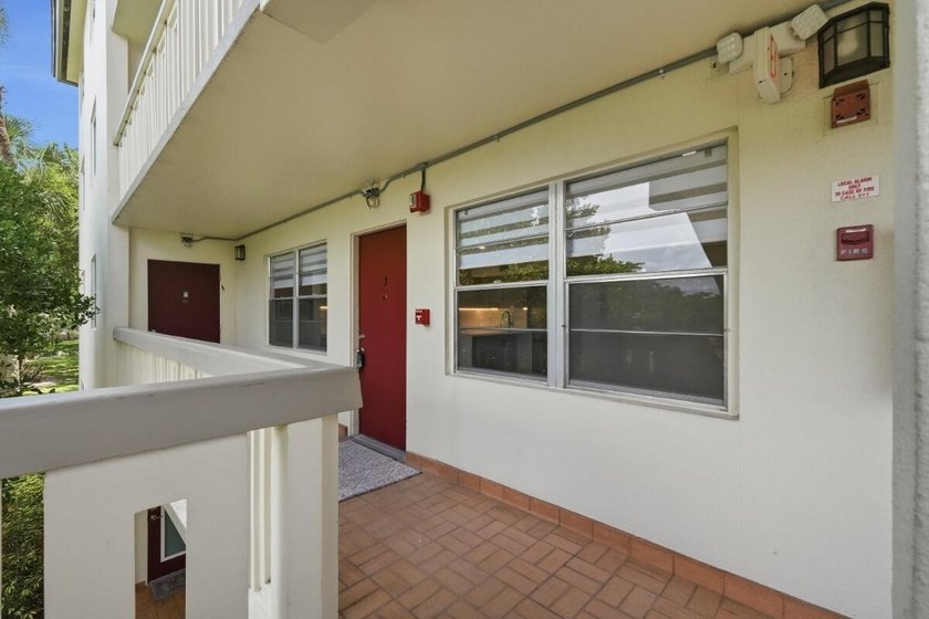 Welcome to this impeccably renovated 2-bedroom, 2-bath residence - photo 29