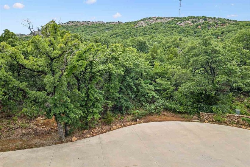 Looking for a beautiful spot to build your dream home? This lot - photo 2