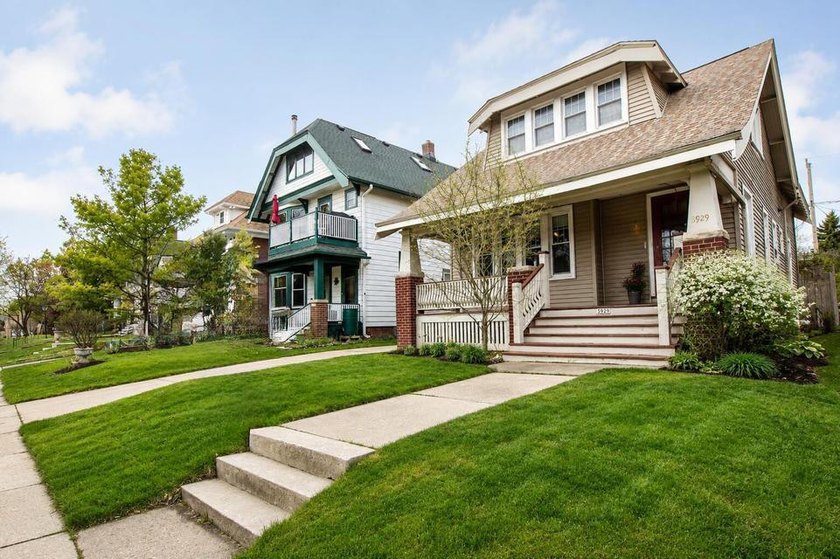 Rare opportunity to own a charming Shorewood bungalow featuring - photo 2