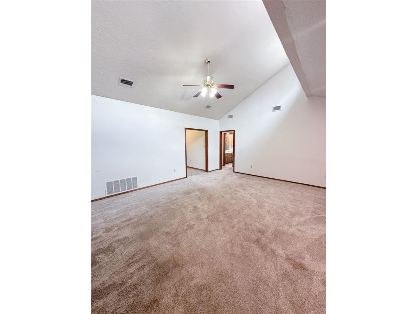 Charming home in Willow Creek Addition! This property features 3 - photo 4