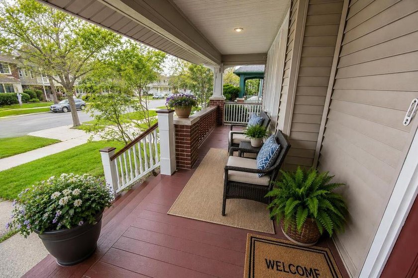 Rare opportunity to own a charming Shorewood bungalow featuring - photo 4