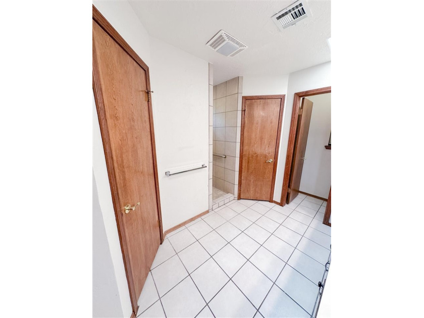 Charming home in Willow Creek Addition! This property features 3 - photo 10