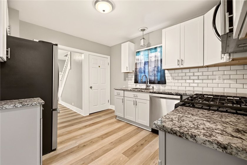 Prepare to be impressed by this spacious 3-bedroom, 2 full bath - photo 11