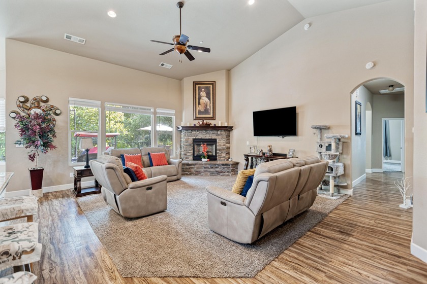 Say hello to this beautiful 4-bedroom 2-bath home located inside - photo 11