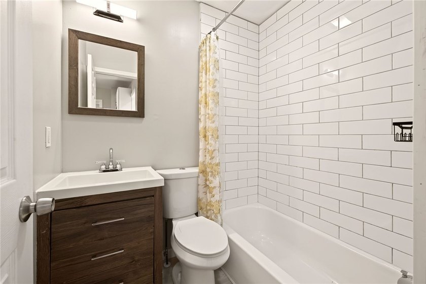 Prepare to be impressed by this spacious 3-bedroom, 2 full bath - photo 12