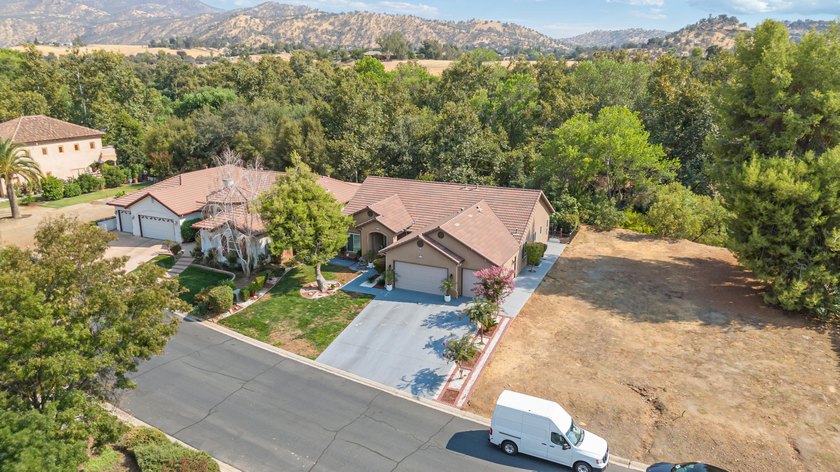 Say hello to this beautiful 4-bedroom 2-bath home located inside - photo 41
