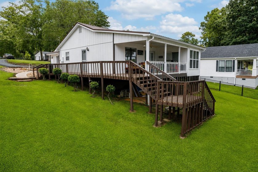 Welcome to 477 Avant Road, where classic Lake Sinclair cottage - photo 4
