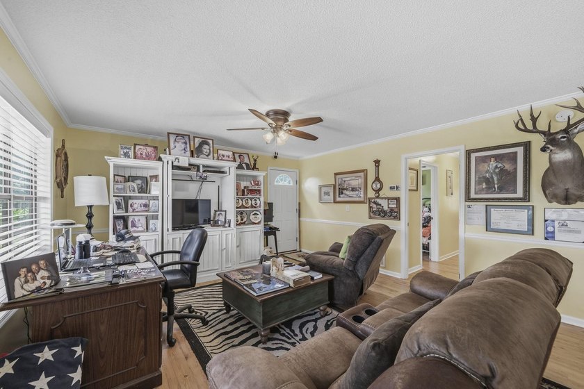 Welcome to 477 Avant Road, where classic Lake Sinclair cottage - photo 7