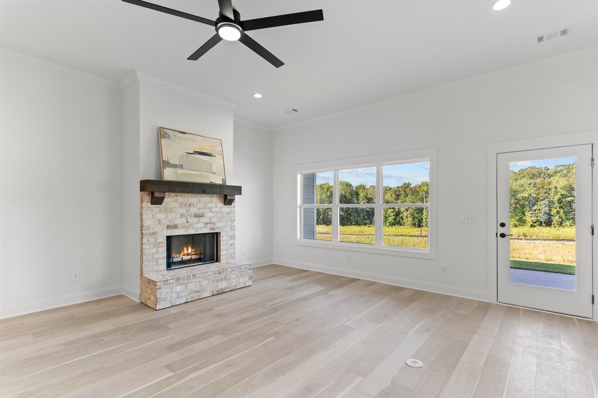 Designed for today's lifestyle, this spacious open floor plan - photo 7