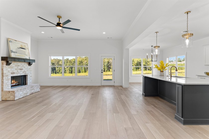Designed for today's lifestyle, this spacious open floor plan - photo 8