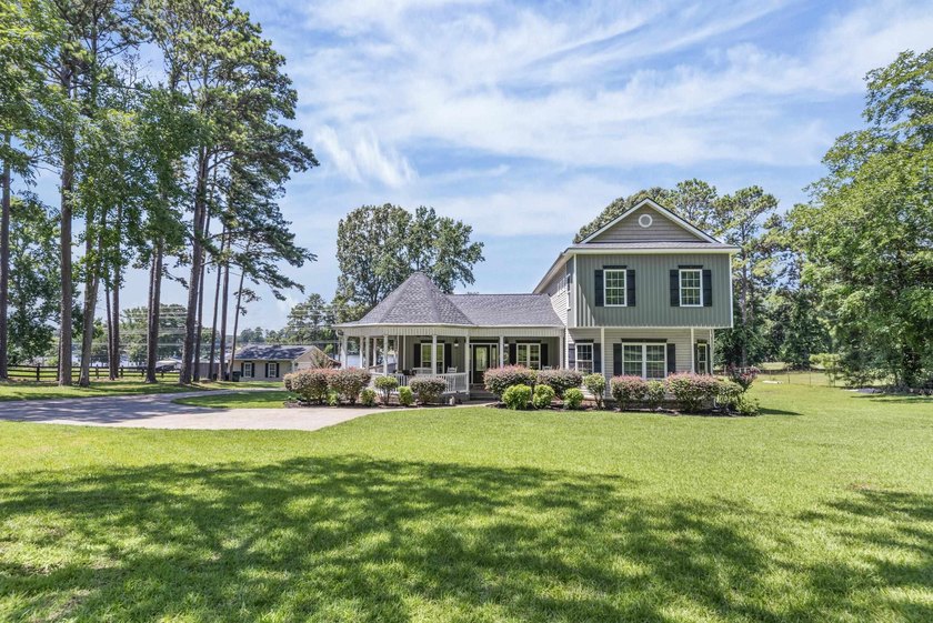 EXTRAORDINARY OPPORTUNITY TO OBTAIN OVER 4 ACRES OF PRIME LEVEL - photo 2