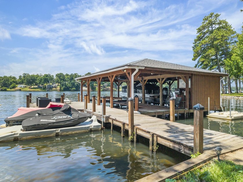 EXTRAORDINARY OPPORTUNITY TO OBTAIN OVER 4 ACRES OF PRIME LEVEL - photo 9